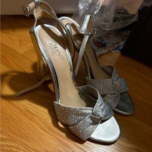 Jewel Badgley Mischka Silver Bow Heels